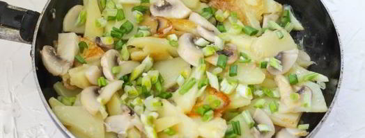 жареные грибы с картошкой на сковороде. Шаг 7