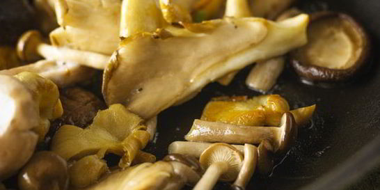 Жареные грузди с овощами