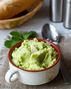 Картофельное пюре с горошком и мятой