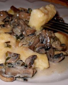 Картофельные ньокки с грибной подливкой