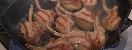 бараньи котлетки на косточке с запеченными овощами и соусом из петрушки. Шаг 8