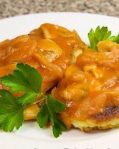 Картофельные котлеты с грибным соусом