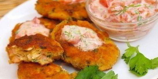 Котлеты из филе лосося с томатным соусом