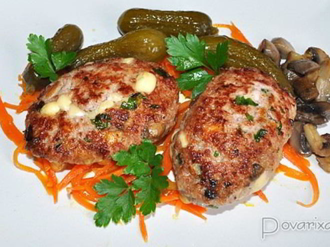 Рецепт котлет мясных с грибами и сыром