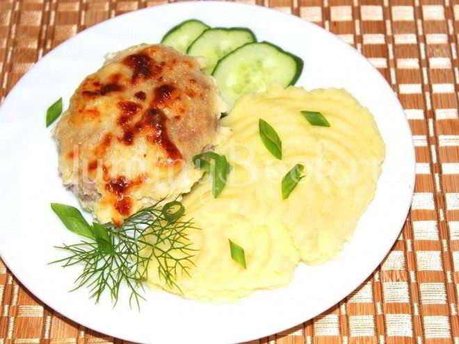 Рецепт котлет под сырным соусом