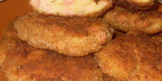 Котлеты с колбасой и сыром