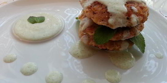 Крабовые котлеты с мятным соусом