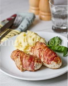 Куриные котлеты с яблоками в беконе