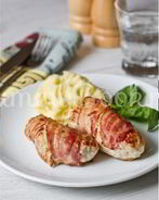 Куриные котлеты с яблоками в беконе