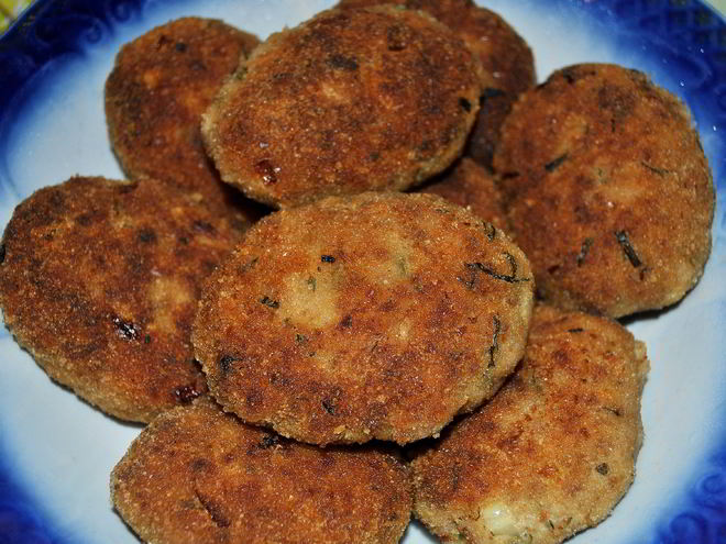 Рецепт мраморных котлет с начинкой из сыра