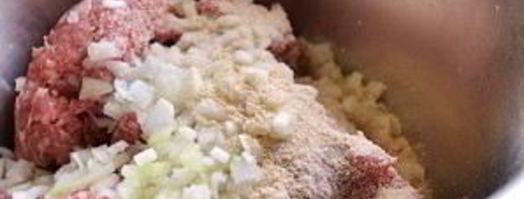 мясные котлеты с грибами праздничные. Шаг 2