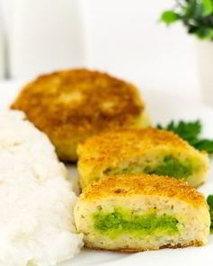 Рыбные котлетки с зеленым горошком