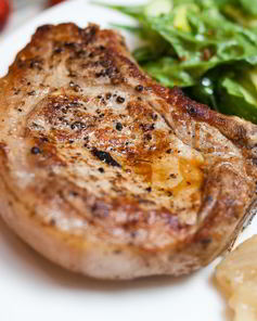 Свиные котлеты на косточке