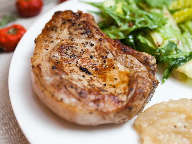 Рецепт свиных котлет на косточке