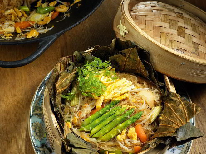 Рецепт лапши с белыми грибами в листьях лотоса