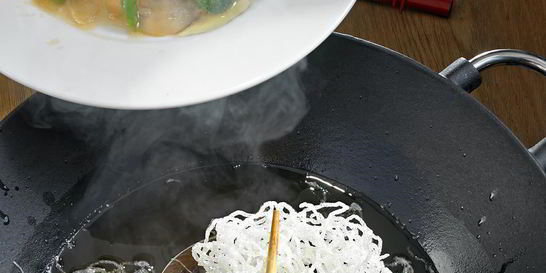 Лапша с брокколи и белыми грибами