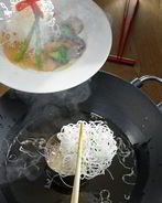 Лапша с брокколи и белыми грибами