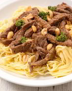 Лапша с говядиной и арахисом