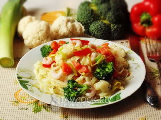 Рецепт лапши с креветками и овощами