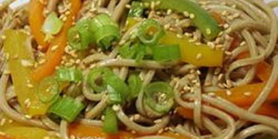 Лапша Удон с овощами и кунжутной заправкой