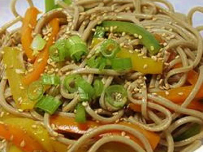 Рецепт лапши удон с овощами и кунжутной заправкой