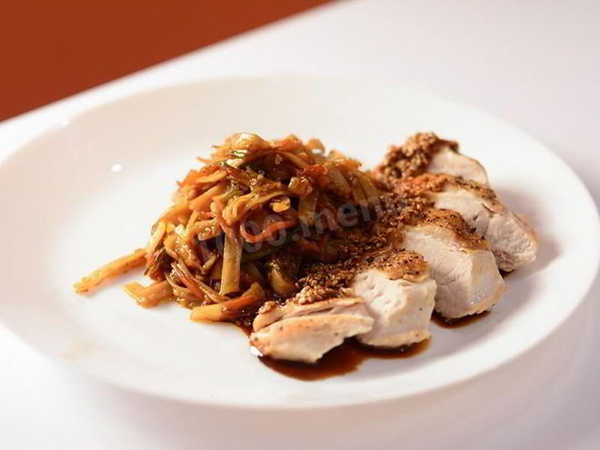 Рецепт лапши удон с овощами под кунжутным соусом с куриной грудкой