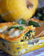 Лазанья из индейки со шпинатом и соусом из тыквы