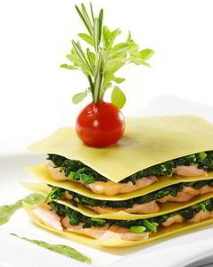 Лазанья из лосося, креветок и шпината