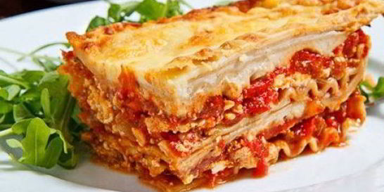 Лазанья с курицей и помидорами