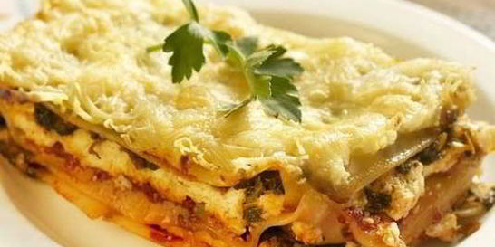 Лазанья с луком-пореем и шпинатом
