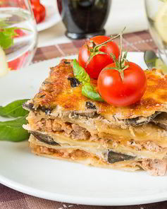 Лазанья с мясом и лесными грибами