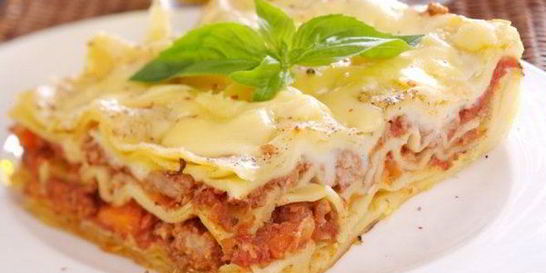 Мясная лазанья под белым соусом