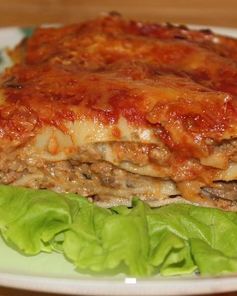 Мясная лазанья с грибным соусом