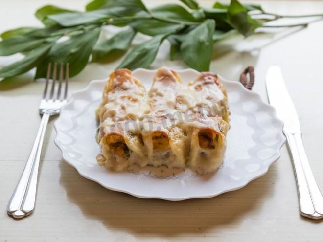 Рецепт каннеллонь с курицей и грибами под соусом