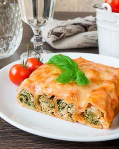 Каннеллони с курицей и шпинатом