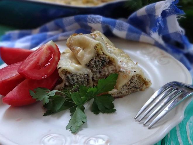 Рецепт каннеллонь со шпинатом и креветками под соусом бешамель