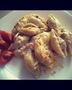 Кончильони, фаршированные курицей и грибами