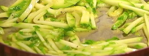 макароны-бабочки с цукини и креветками. Шаг 4