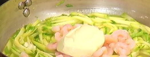 макароны-бабочки с цукини и креветками. Шаг 6