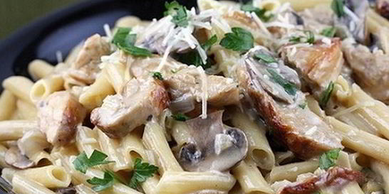 Макароны с грибами и куриным филе