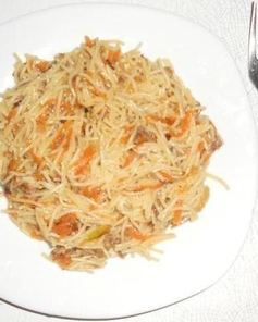 Макароны с тушенкой и чесноком