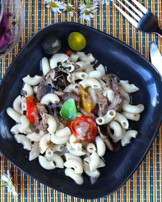 Макароны с тушенкой и помидорами