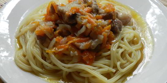 Макароны со свининой в мультиварке