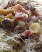 Паста кампанеллe с грибами в соусе из рокфора