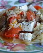 Паста орзо с колбасой, томатами и сладким перцем