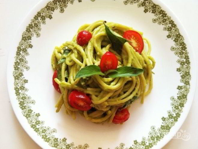 Рецепт пасты с авокадо и помидорами