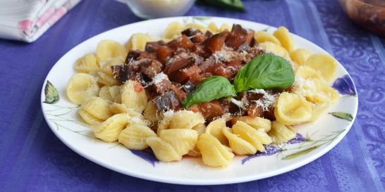Паста с баклажаном и томатами