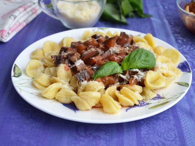 Рецепт пасты с баклажаном и томатами