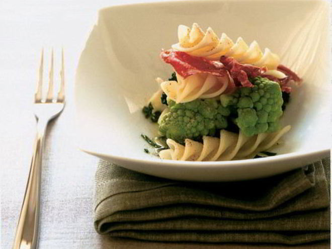 Рецепт пасты с брокколи и свиным шпиком