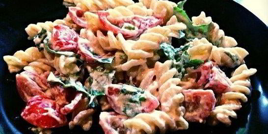 Паста с черри, рукколой и сливочным сыром